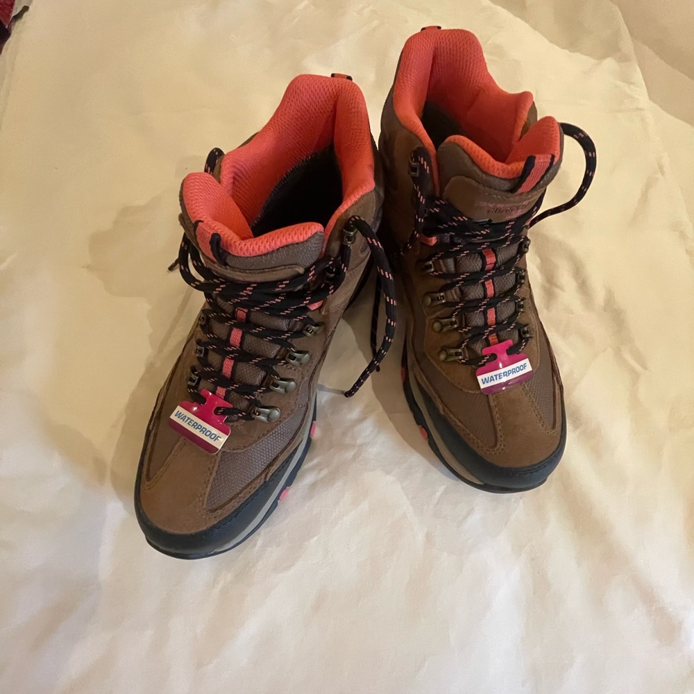 Tan Waterproof Trego Skechers Hiking Boots Size 9.5 (NWT)